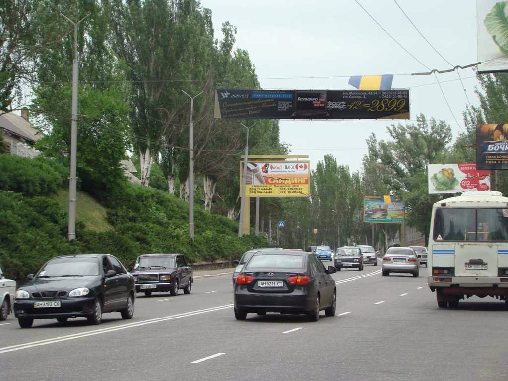 Розтяжка №46623 в місті Макіївка (Донецька область), розміщення зовнішнішньої реклами, IDMedia-оренда найнижчі ціни!