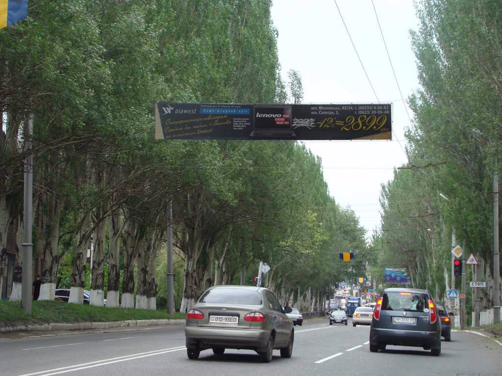 Розтяжка №46625 в місті Макіївка (Донецька область), розміщення зовнішнішньої реклами, IDMedia-оренда найнижчі ціни!