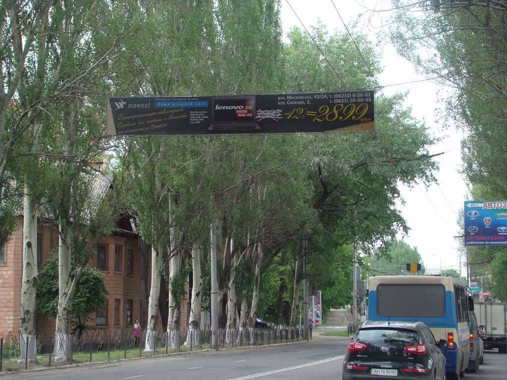 Розтяжка №46629 в місті Макіївка (Донецька область), розміщення зовнішнішньої реклами, IDMedia-оренда найнижчі ціни!