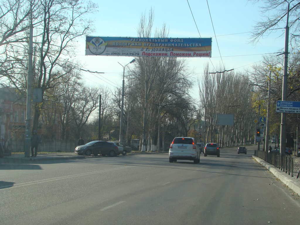 Розтяжка №46630 в місті Макіївка (Донецька область), розміщення зовнішнішньої реклами, IDMedia-оренда найнижчі ціни!