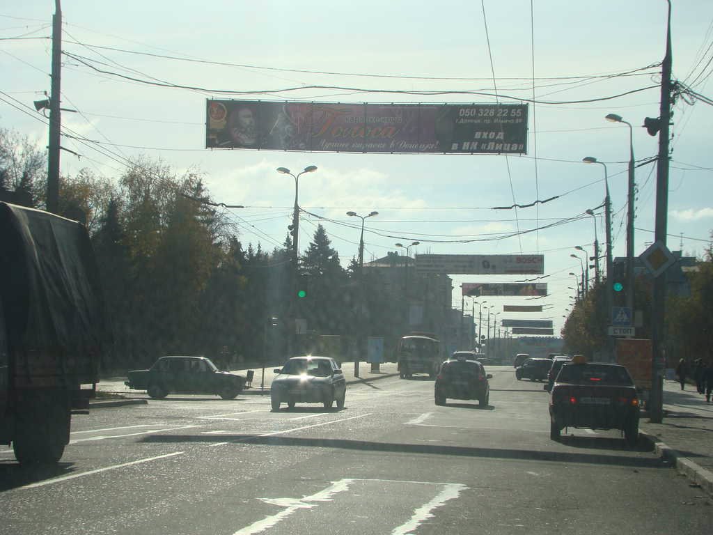 Розтяжка №46672 в місті Макіївка (Донецька область), розміщення зовнішнішньої реклами, IDMedia-оренда найнижчі ціни!