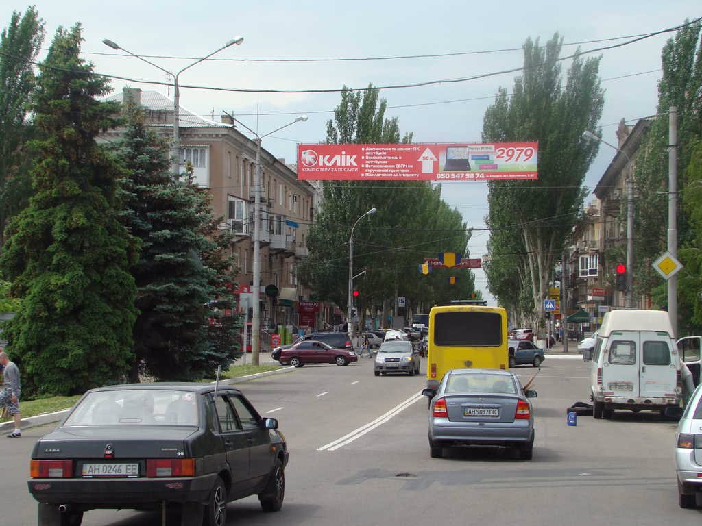 Розтяжка №46680 в місті Макіївка (Донецька область), розміщення зовнішнішньої реклами, IDMedia-оренда найнижчі ціни!