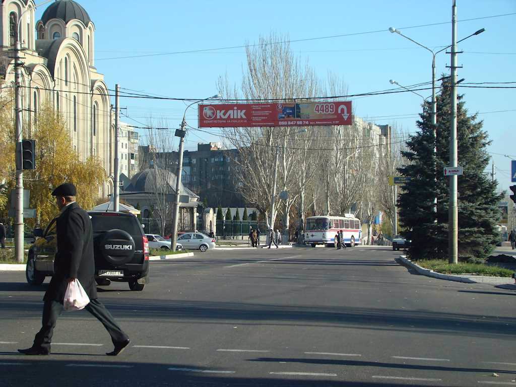 Розтяжка №46681 в місті Макіївка (Донецька область), розміщення зовнішнішньої реклами, IDMedia-оренда найнижчі ціни!