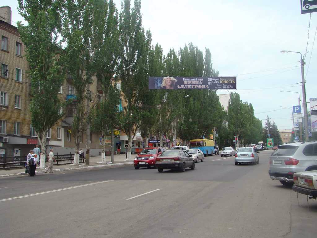 Розтяжка №46689 в місті Макіївка (Донецька область), розміщення зовнішнішньої реклами, IDMedia-оренда найнижчі ціни!