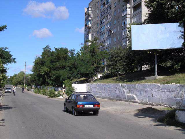 `Билборд №66154 в городе Изюм (Харьковская область), размещение наружной рекламы, IDMedia-аренда по самым низким ценам!`