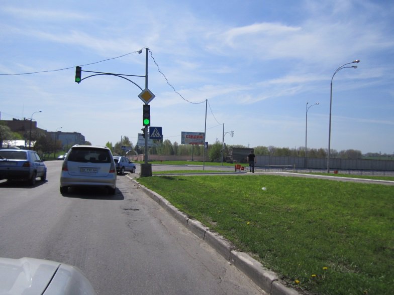 `Билборд №90272 в городе Ровно (Ровенская область), размещение наружной рекламы, IDMedia-аренда по самым низким ценам!`